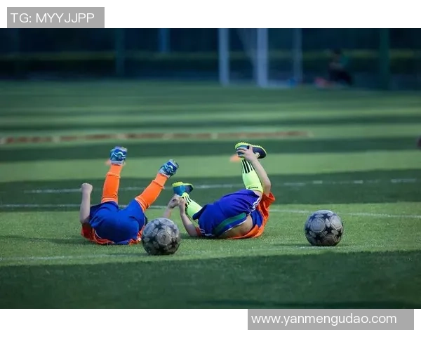 孩子与足球球星的梦想碰撞:他们如何一起创造未来的绿茵传奇